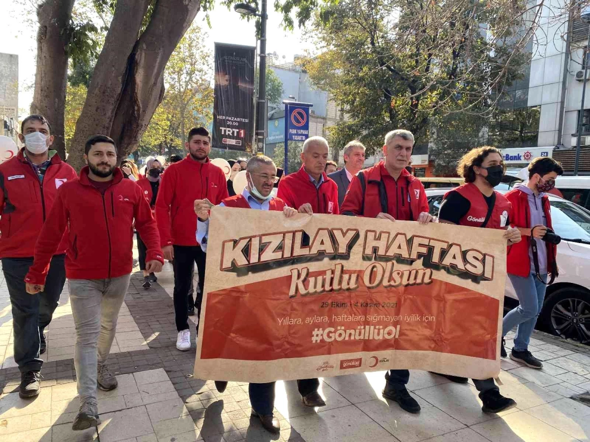 Kızılay Haftası Üsküdar\'da yürüyüş ile kutlandı