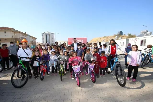 Konteyner kentte çocuklara sürpriz