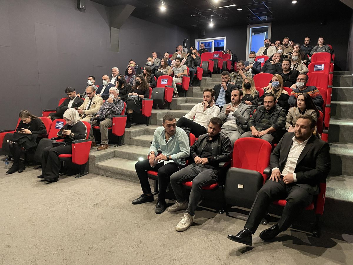 Mini dizi "Çirkin"in galası Sakarya\'da yapıldı
