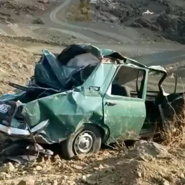 Otomobil uçuruma yuvarlandı: 1 ölü, 2 yaralı