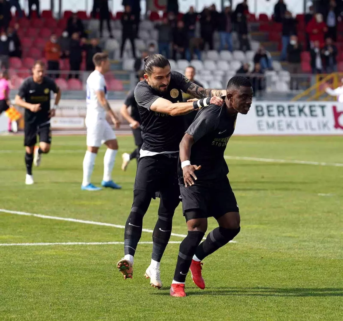 TFF 1. Lig: Ümraniyespor: 2 Tuzlaspor: 1