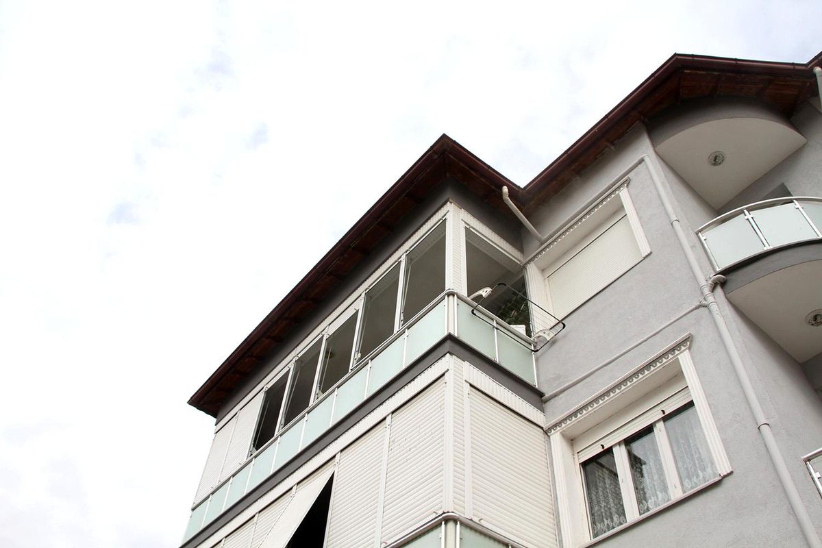 Üçüncü kattaki evin mutfağında çıkan yangın büyümeden söndürüldü