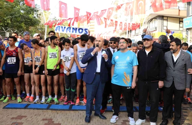 Vali Demirtaş, 1. Uluslararası Mezopotamya Yarı Maraton Koşusunun startını verdi