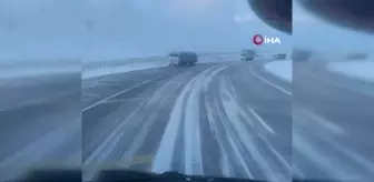 Yollar buz pistine döndü, onlarca tır mahsur kaldı