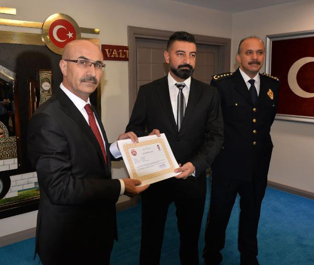 24 kilo uyuşturucuyla yakalanan ödüllü polis, 60 kilometre kaçmış