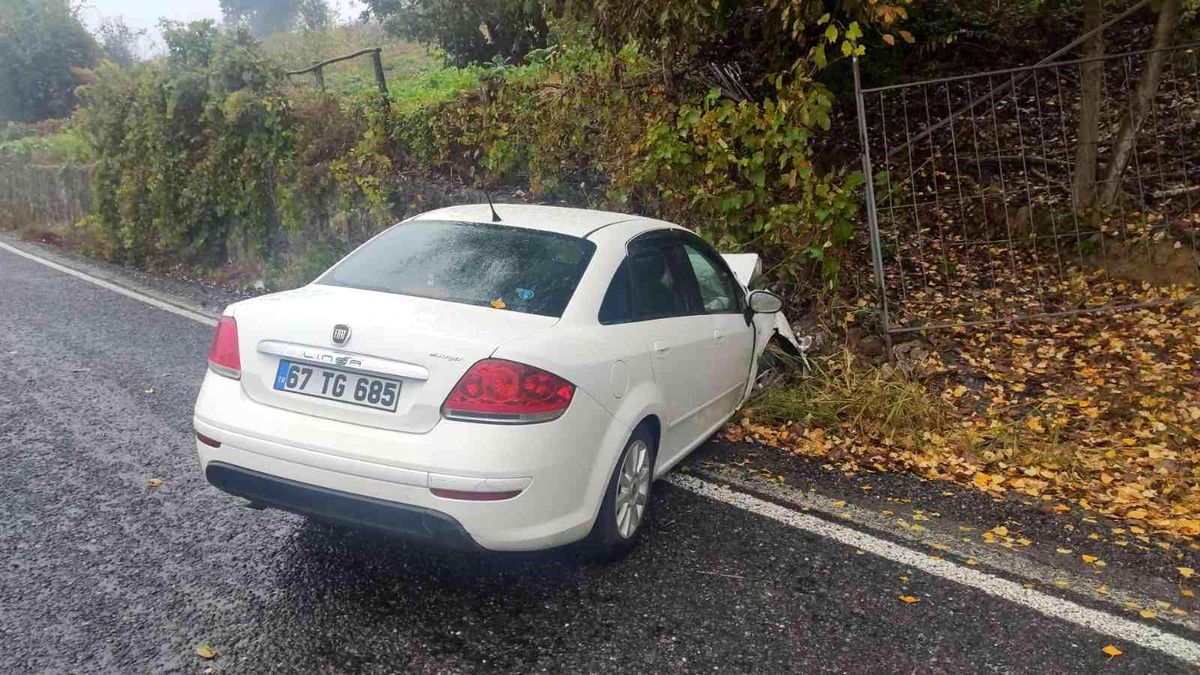 Alaplı\'da yağışlı hava kazaya neden oldu: 4 yaralı