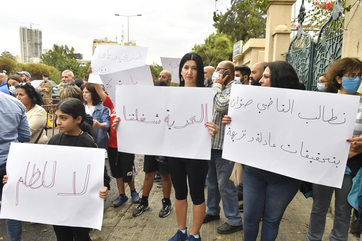Son dakika haberleri... Beyrut\'taki Tayyuna olaylarında gözaltına alınanların aileleri yakınlarının serbest bırakılmasını istiyor