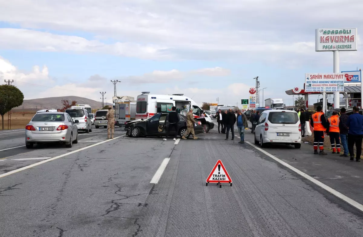 Son dakika haberi: Bitlis\'te otomobil ile kamyonetin çarpışması sonucu 2 kişi öldü