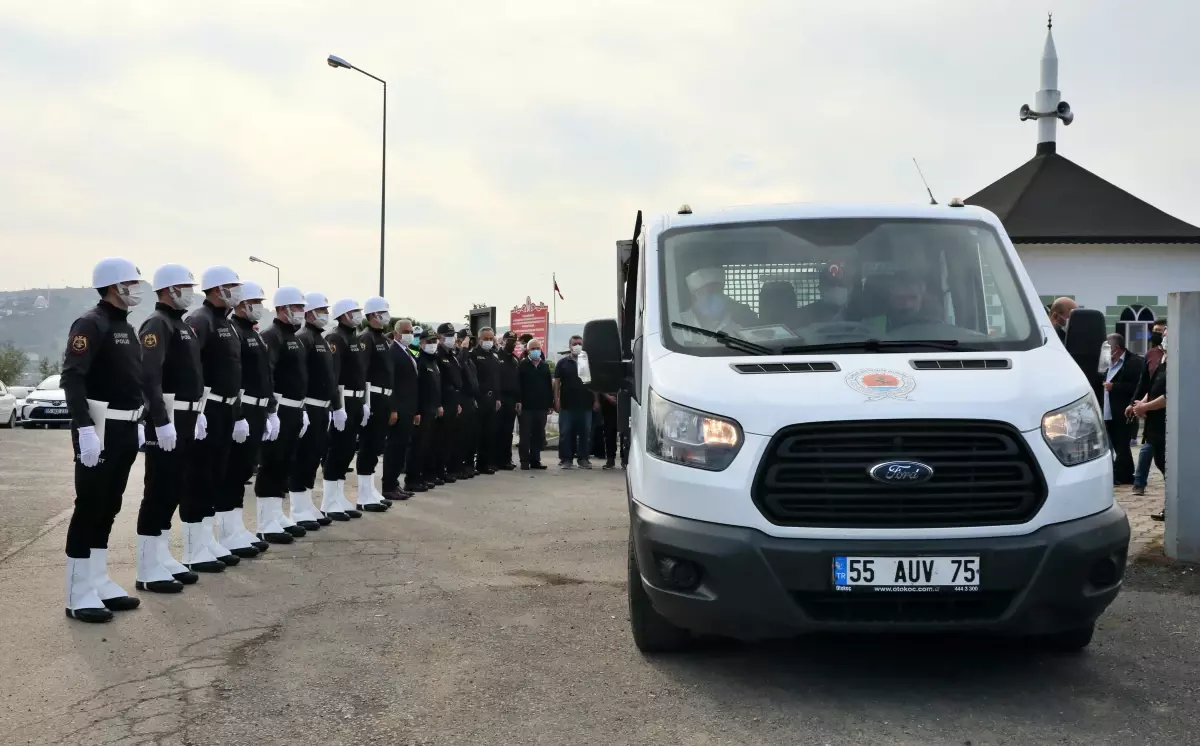 Evinde ölü bulunan emekli emniyet amiri toprağa verildi