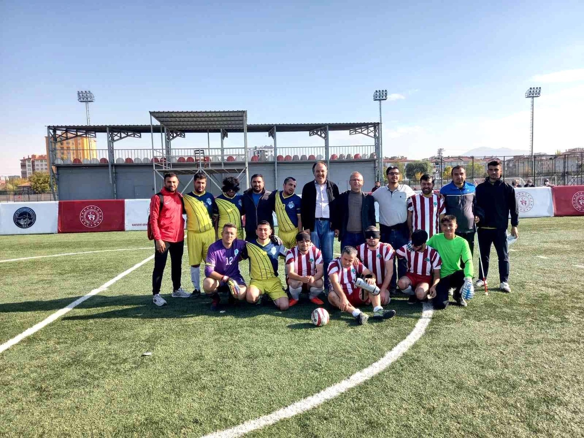 Görme engelli futbolcuların azmi göz dolduruyor