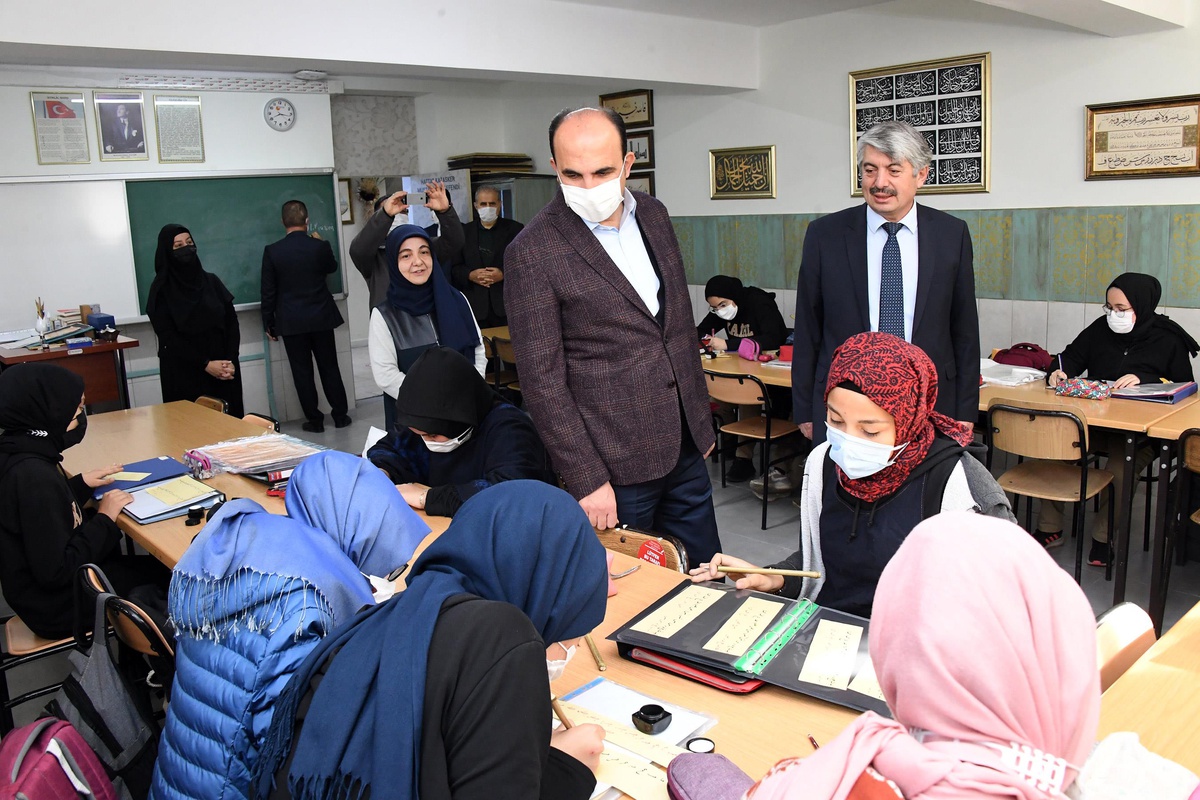 Başkan Altay öğretmenler ve öğrencilerle buluştu