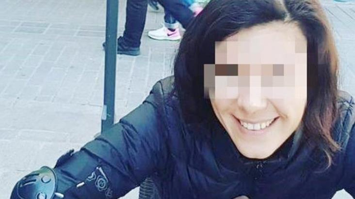 Kumarda kazandığı parayı almak isteyen hostes, kurye kılığında arkadaşının evine girip kabusu yaşattı