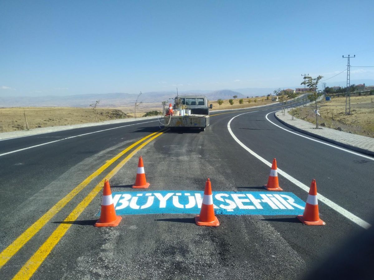 Malatya\'da yol işaretleme çalışmalarına devam ediliyor