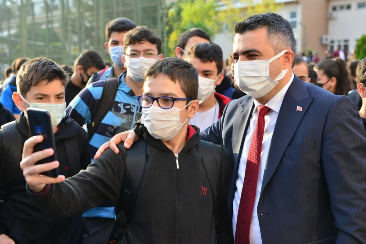 Yıldırım Belediye Başkanı Oktay Yılmaz, öğrencilerle istişarede bulundu