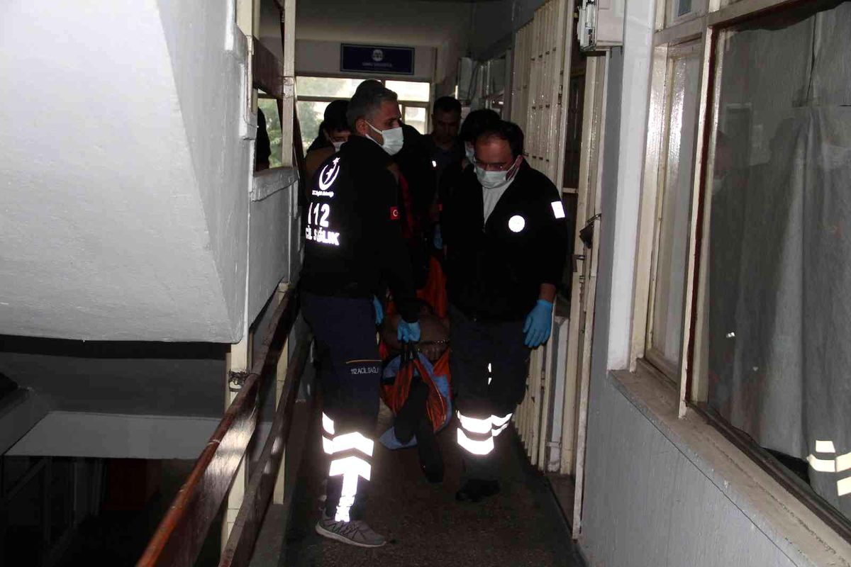İş hanındaki şüpheli şahıs polis ve sağlık ekiplerini seferber etti