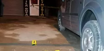 Kepenkleri kapalı dükkanın içinde başına isabet eden saçmayla yaralandı