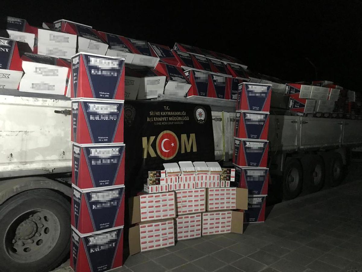 Mersin\'de 3 milyon 210 bin adet bandrolsüz makaron ele geçirildi