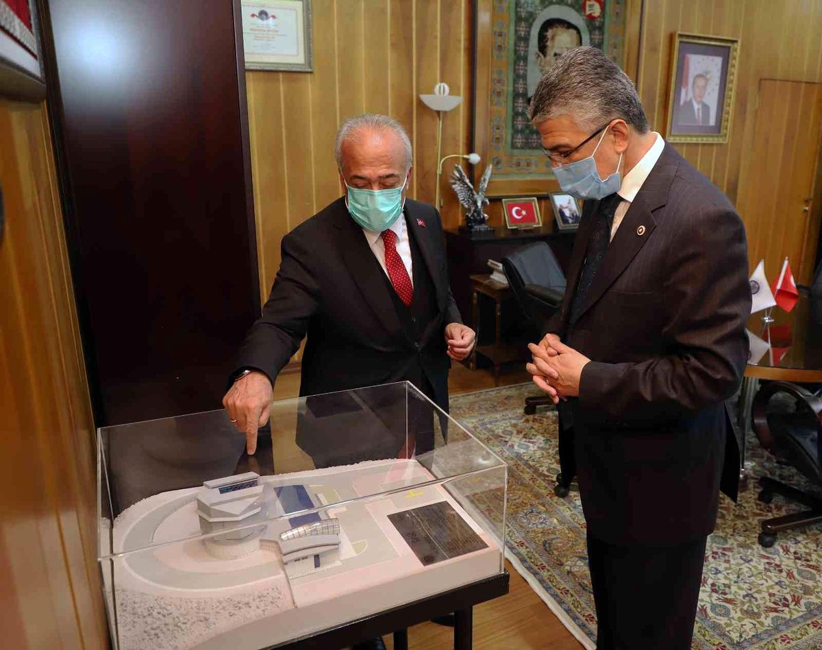 MHP Genel Başkan Yardımcısı Aydın\'dan Rektör Çomaklı\'ya ziyaret