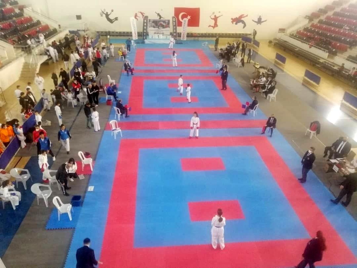 Pamukkale Belediyesporlu karateciler Uşak\'tan 2 bronz madalyayla döndü
