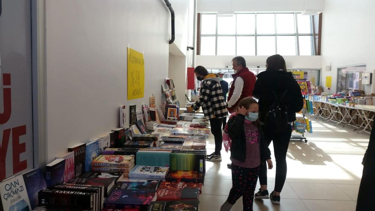 Pazaryeri\'nde açılan kitap fuarı kitapseverleri buluşturdu