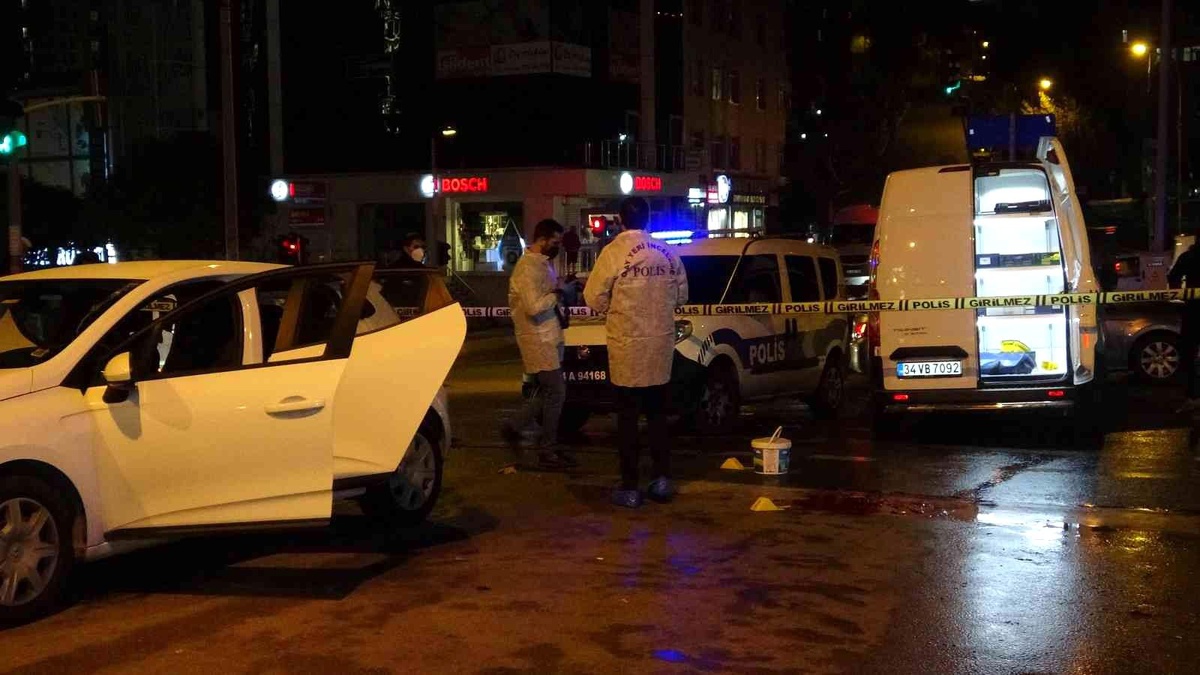 Pendik\'te yol verme kavgasında silahlar konuştu: 1 ağır yaralı