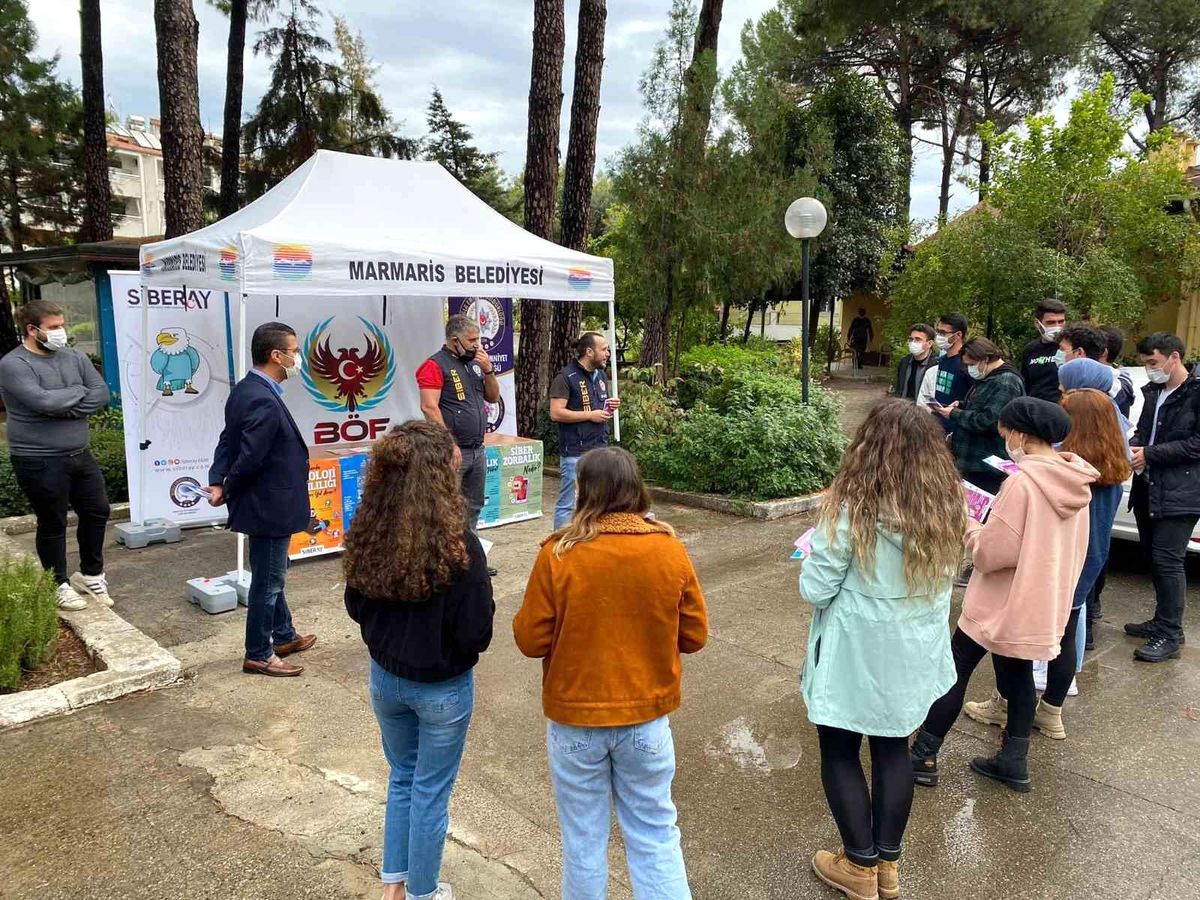Son dakika... Polisten Üniversite öğrencilere siber suçlara karşı eğitim verildi