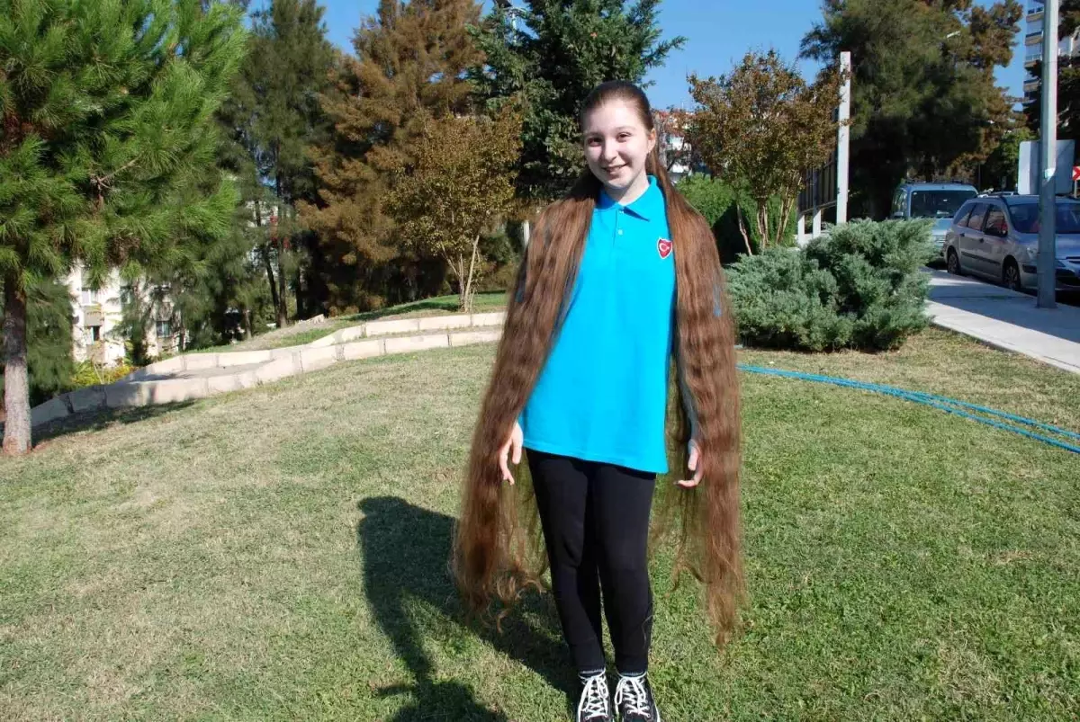 Rapunzel Pelin\'in saçları boyunu aştı