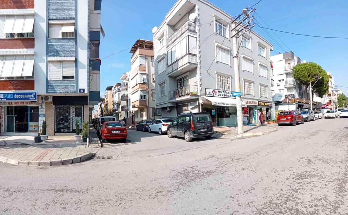 Scooter ile aracın çarpışma anı kamerada
