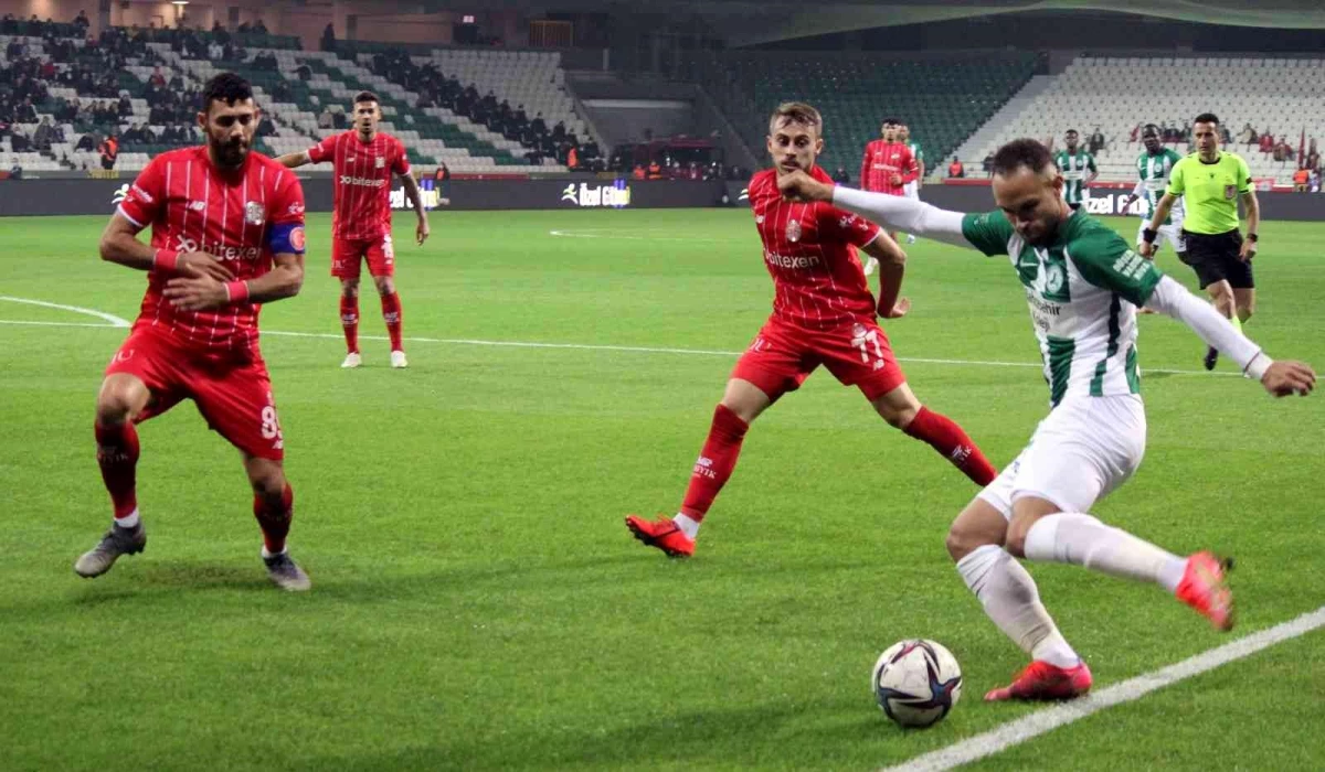 Spor Toto Süper Lig: GZT Giresunspor: 0 Fraport Tav Antalyaspor: 1 (İlk yarı)