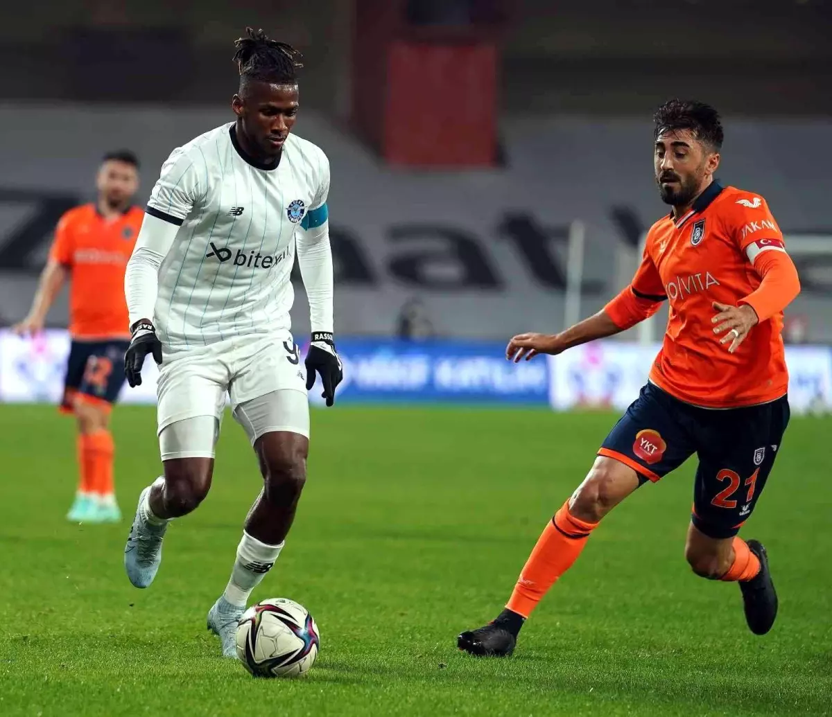 Spor Toto Süper Lig: Medipol Başakşehir: 0 Adana Demirspor: 0 (İlk yarı)