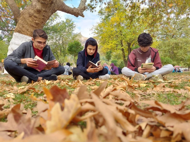 Adana'da Belemedik Tabiat Parkı'nda kitap okuma etkinliği yapıldı