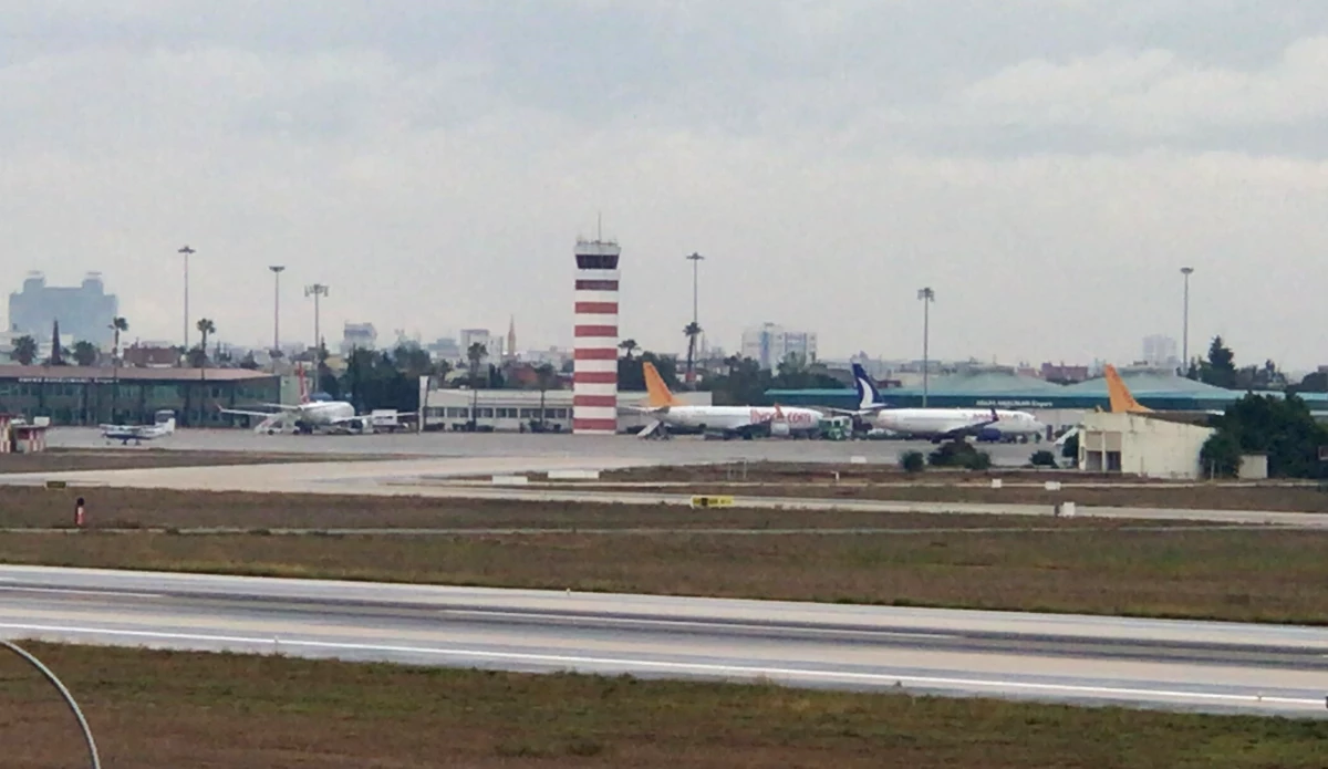 Adana Havalimanı pistine giren 5 yabancı uyruklu yakalandı