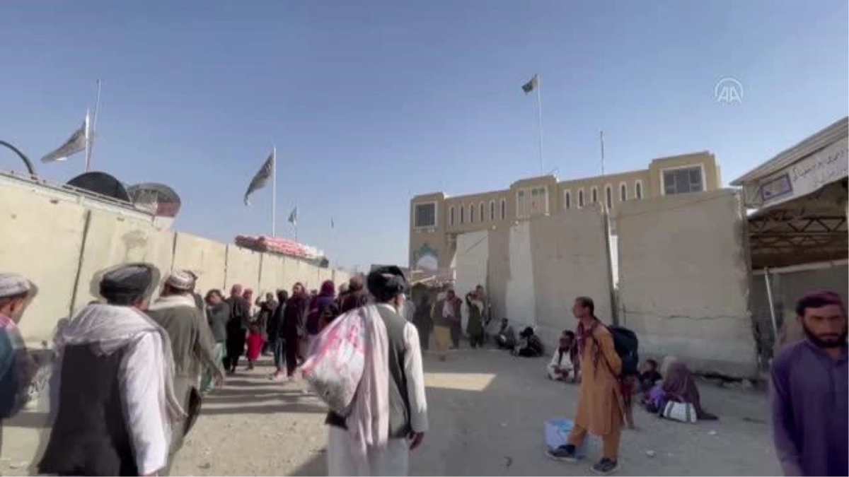 Afganistan ile Pakistan arasındaki Spin Boldak Sınır Kapısı tekrar açıldı
