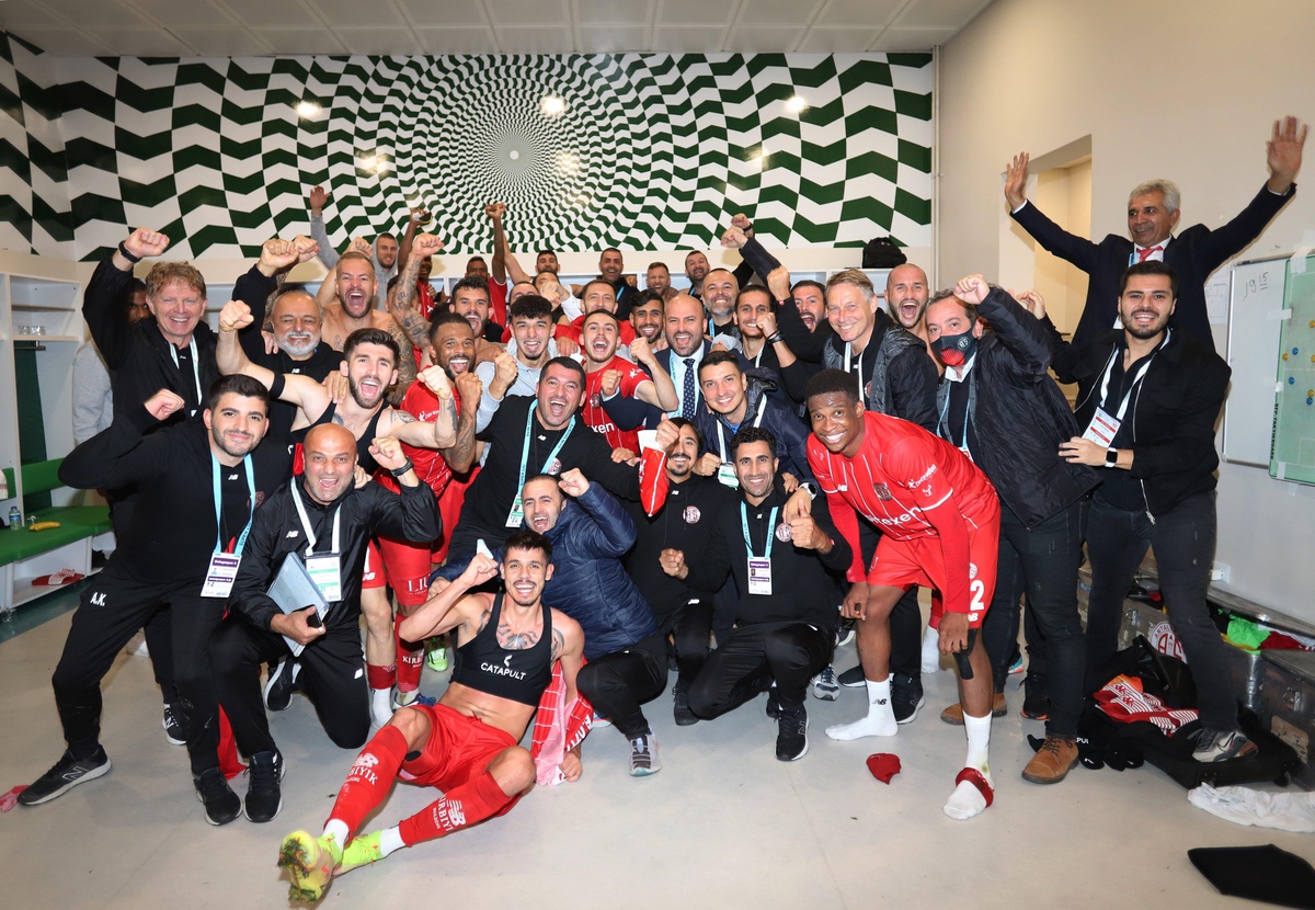 Antalyaspor\'da ilk deplasman galibiyeti sevinci