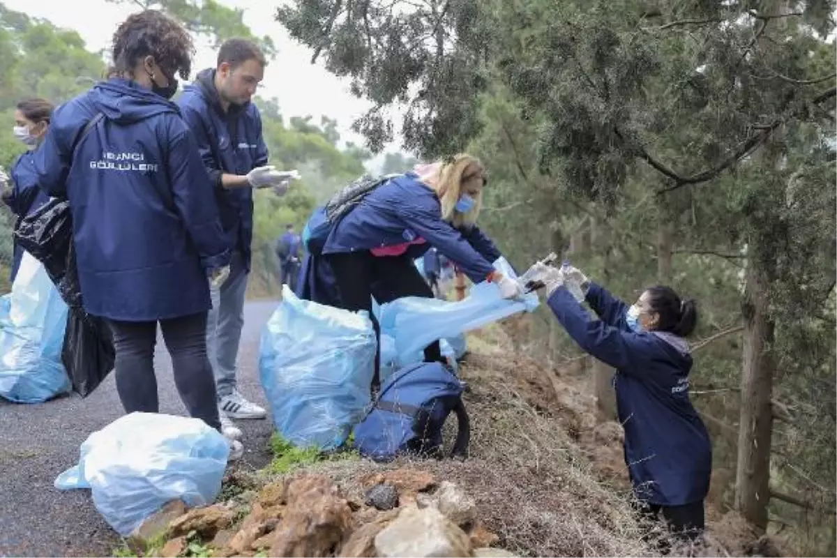 Sabancı Holding gönüllüleri ÇEVKO Vakfı iş birliğiyle Büyükada\'yı temizledi