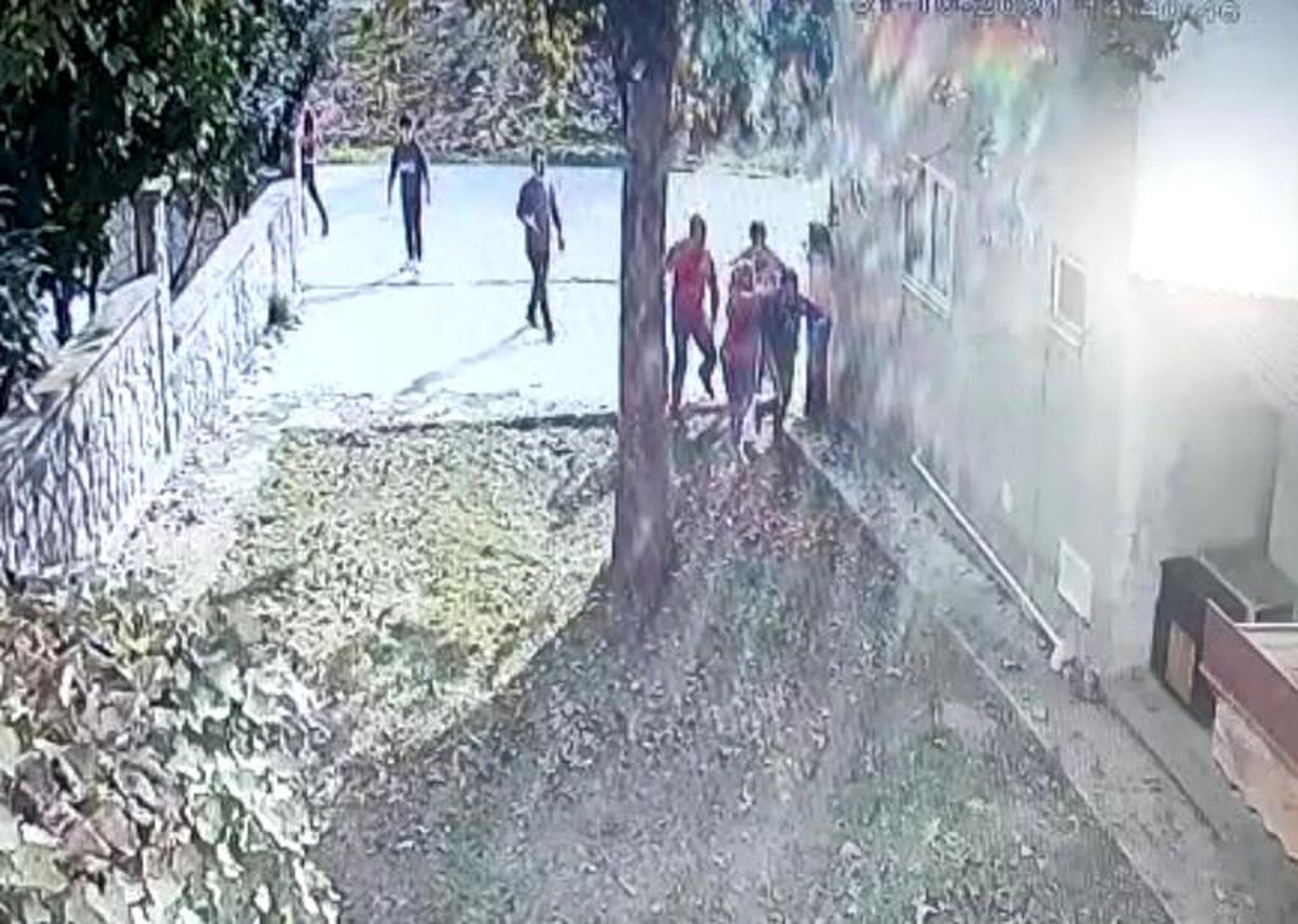 Çocukların kavgası, anne ve oğulun tekme tokat darp edilmesine sebep oldu