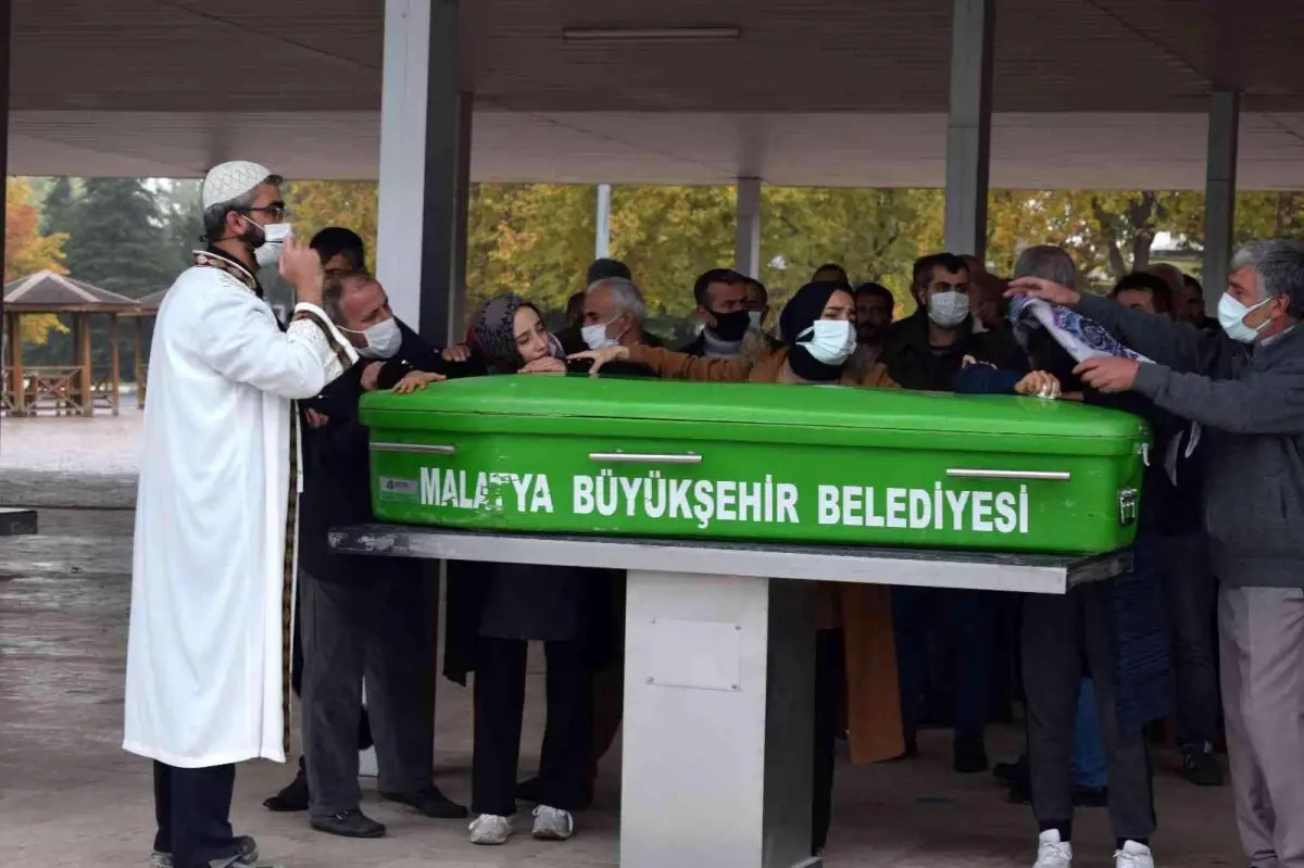 Eşi tarafından öldürülen kadın, gözyaşları arasında defnedildi