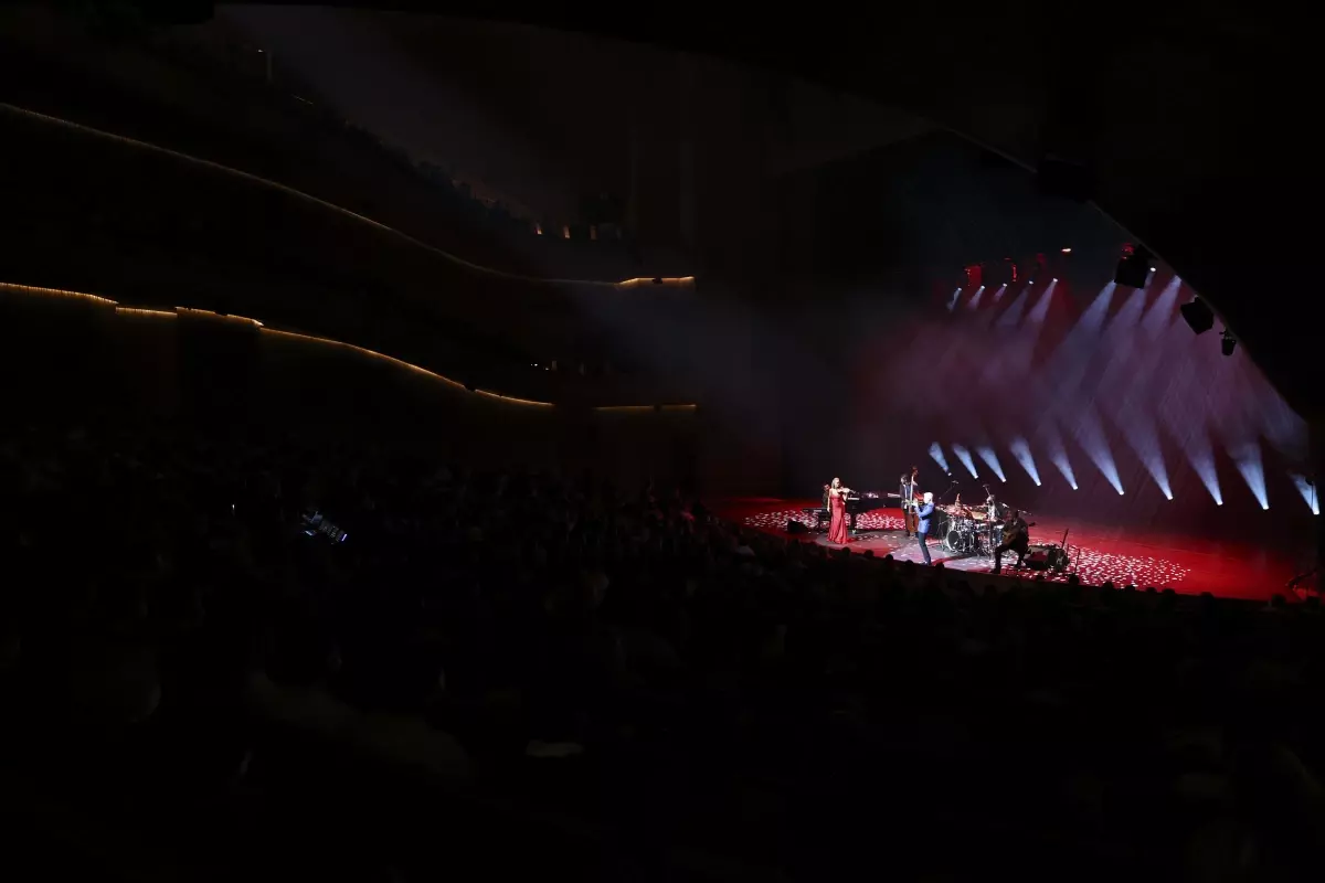 Grammy ödüllü Chris Botti, AKM\'de müzikseverlerle buluştu