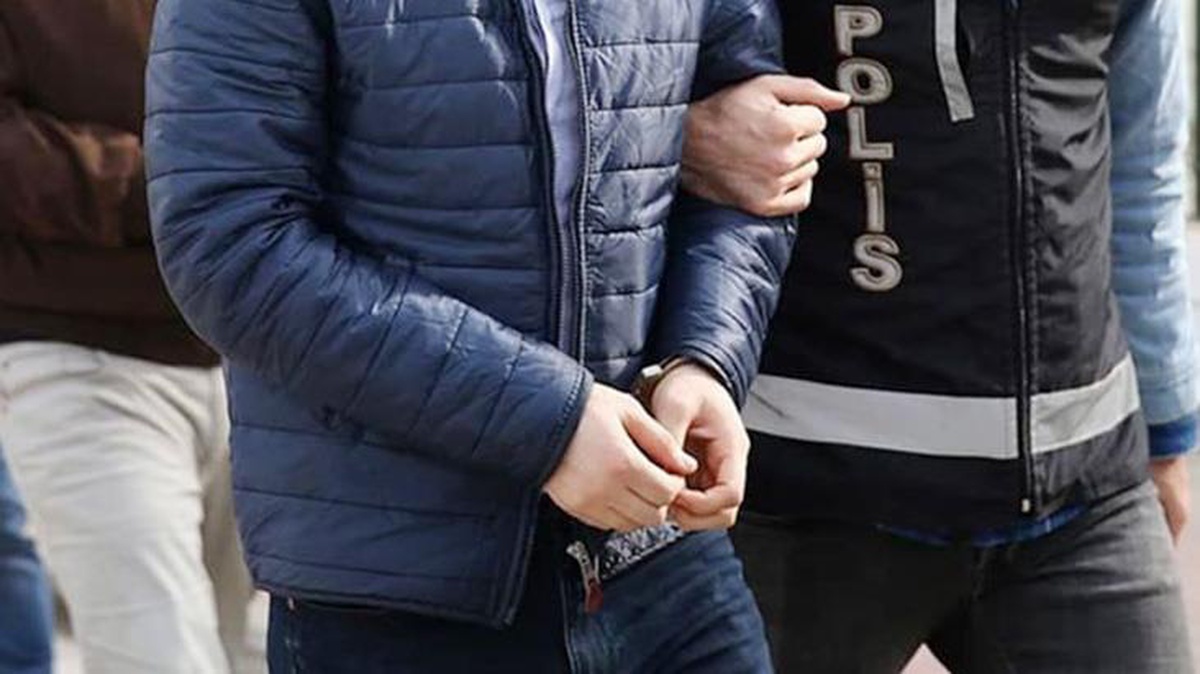 Uzman çavuş, 42 kilo esrarla yakalandı! 200 bin liraya satacakmış!