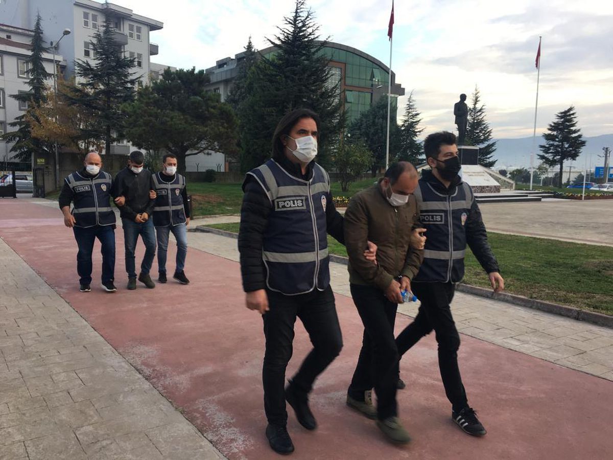 Kocaeli\'de evlerden hırsızlık yaptıkları iddiasıyla 2 kişi tutuklandı