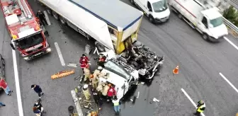 Kuzey Marmara Otoyolu'nda kaza yapan tırın kupası yola düştü