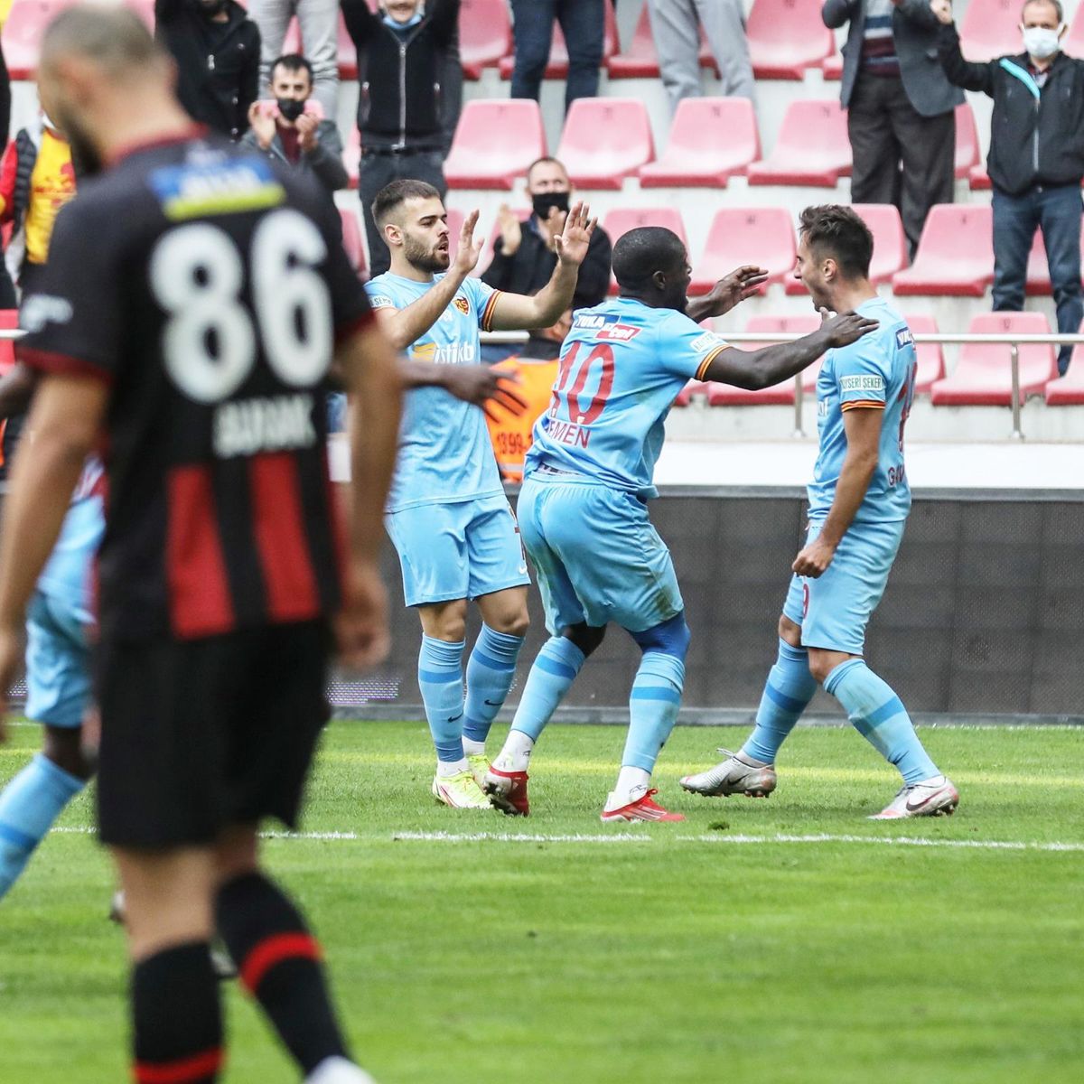 Mario Gavranovic 2. golünü attı
