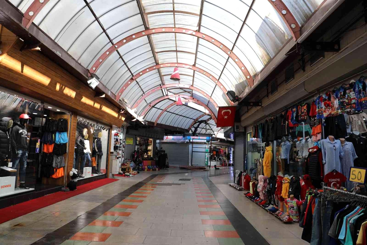 Marmaris Kapalı Çarşı bakımdan geçiyor