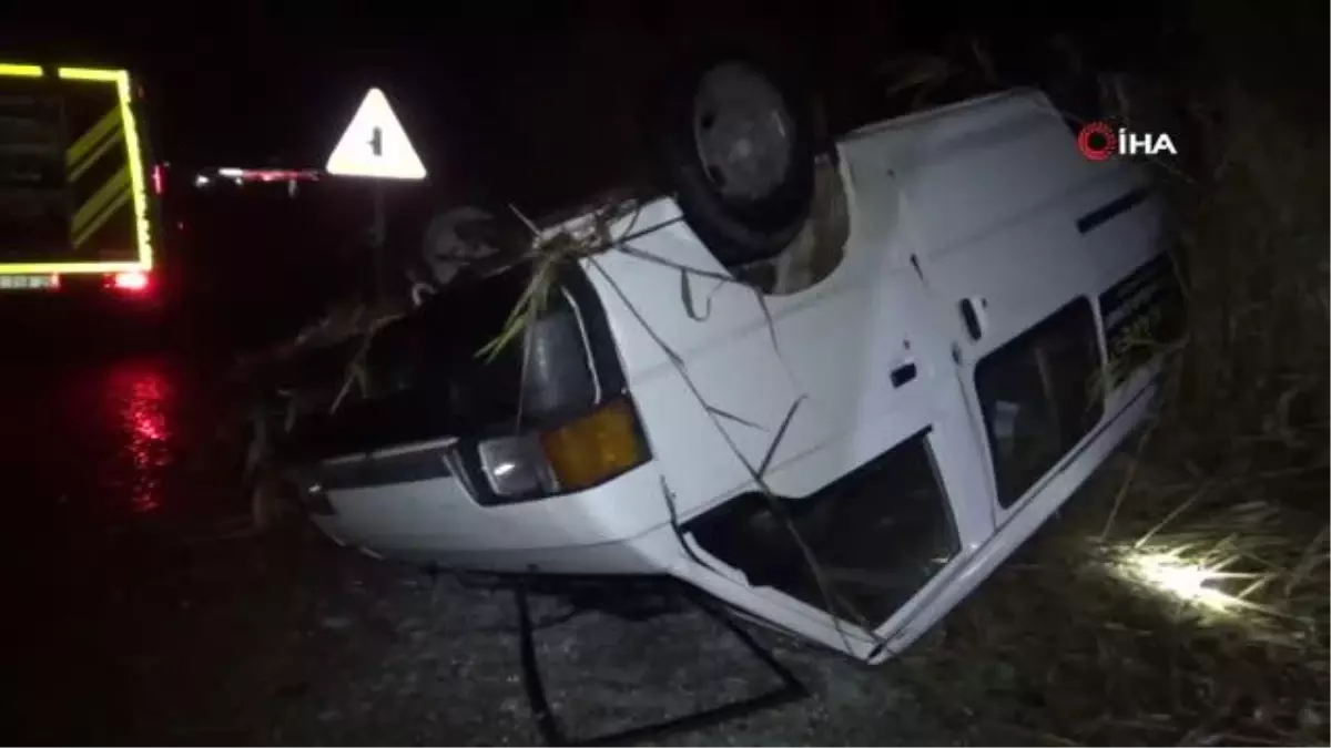 Minibüs sazlıkların içine devrildi: 2 yaralı