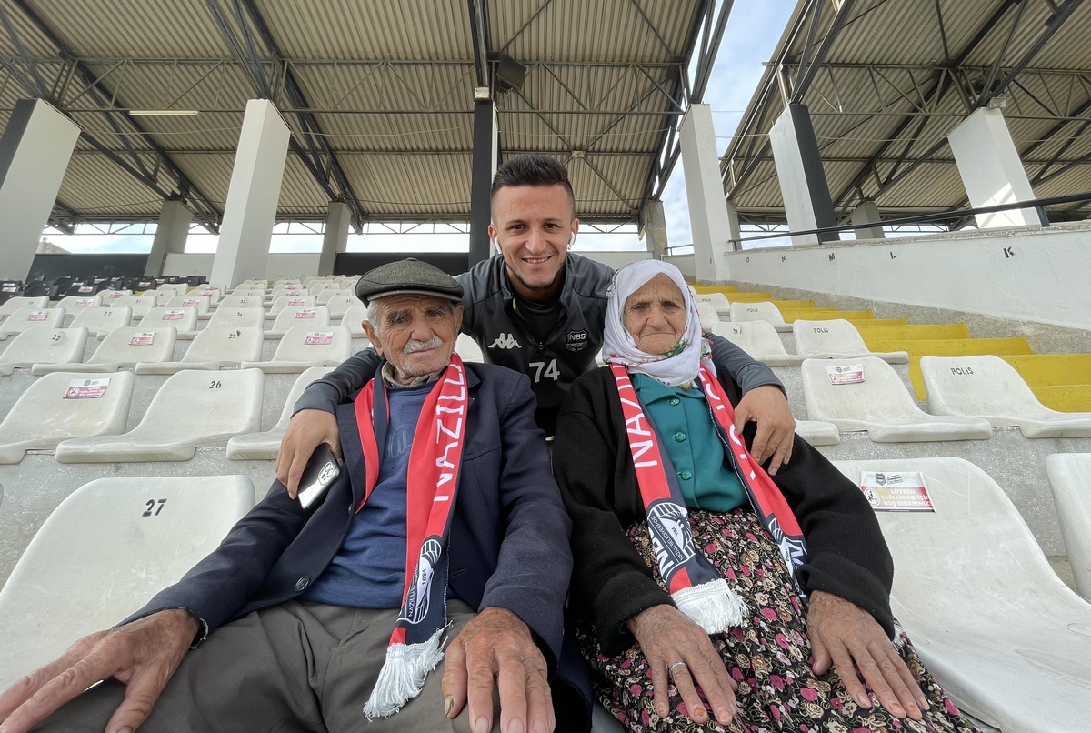 Nazilli Belediyesporlu futbolcuya "nine-dede" desteği