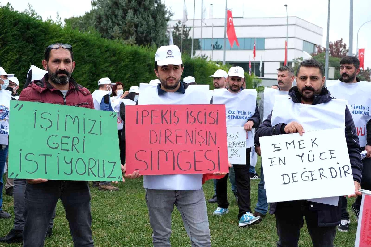 Öz İplik İş, sendika değiştirdikleri için işten çıkartılan işçiler için nöbette