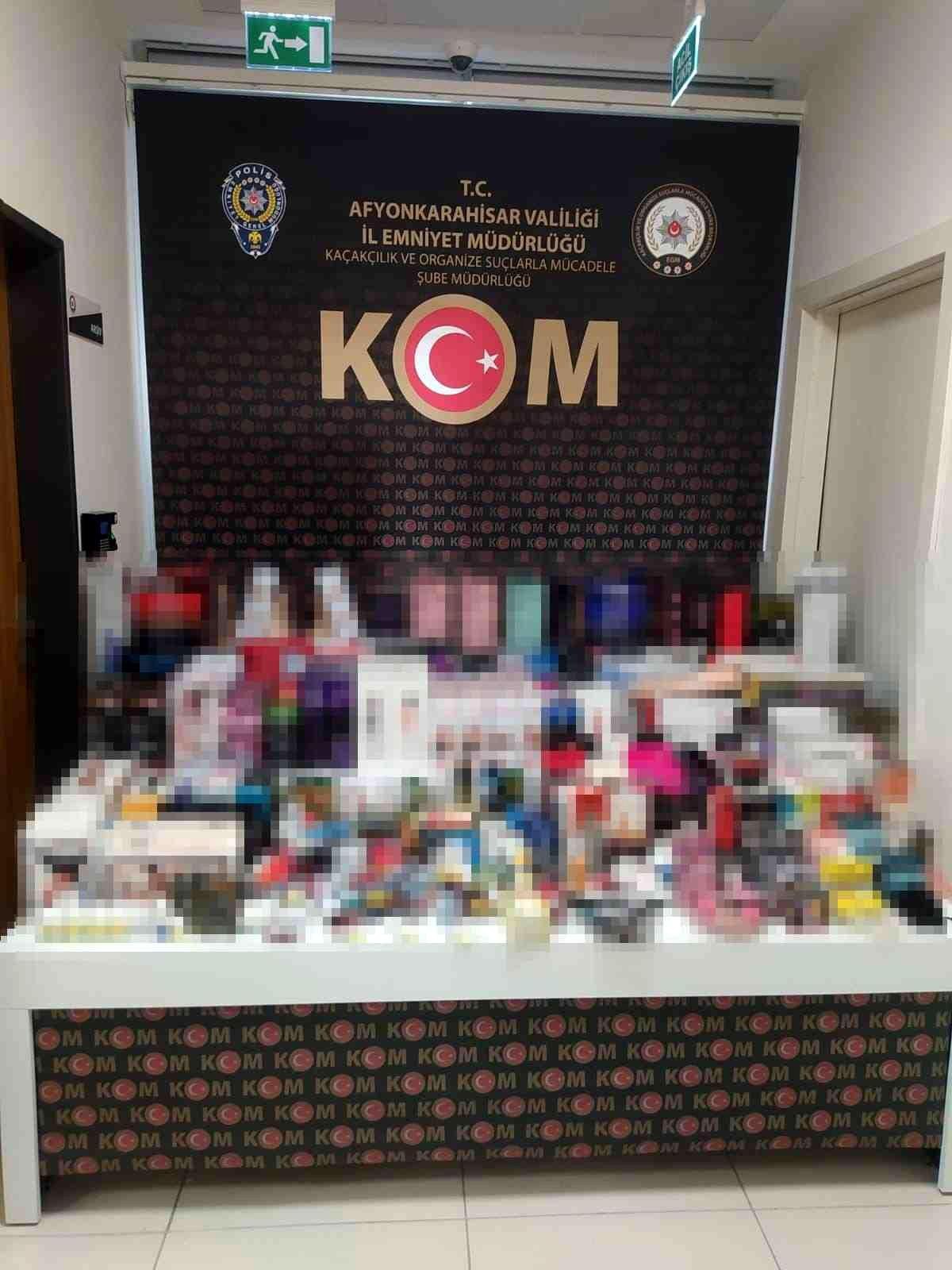Polisten gümrük kaçağı ürün satan sex shop dükkanına baskın