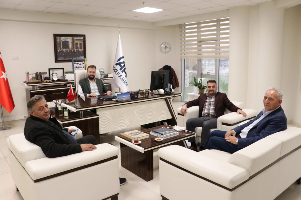 Sakarya Berberler Odası Başkanı Hacıoğlu\'ndan AA Bölge Müdürü Velioğlu\'na ziyaret
