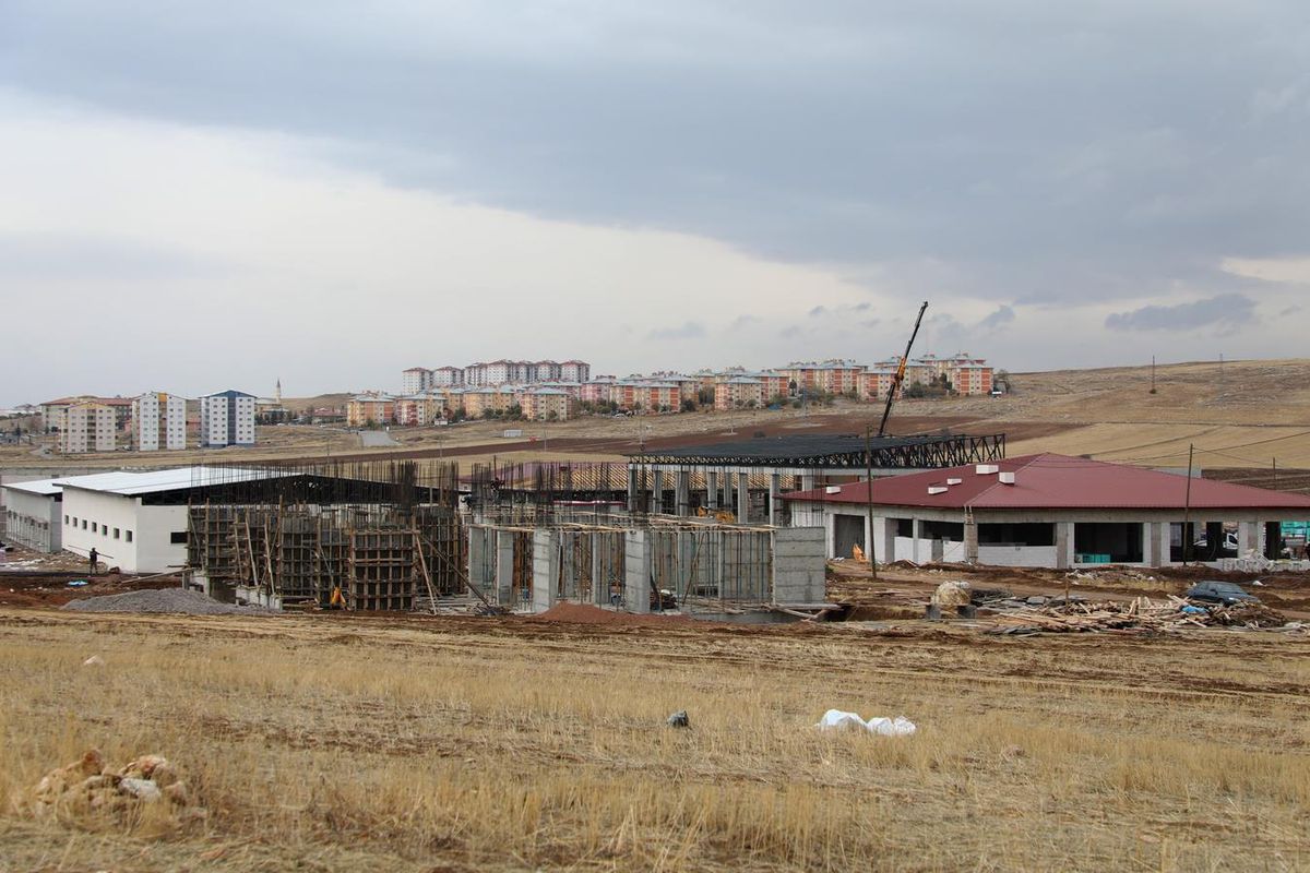 Vali Ayhan, Makine İkmal Bakım ve Onarım Tesisleri\'ni ziyaret etti