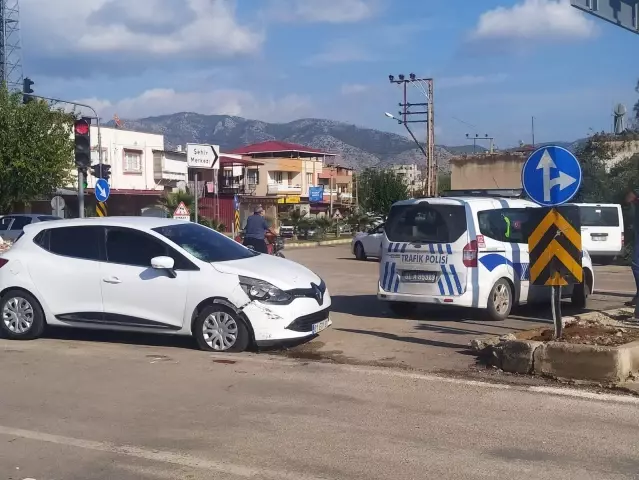 Otomobil ile elektrikli bisikletin çarpışması sonucu 2 kişi yaralandı